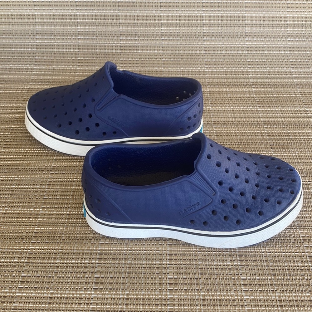 Native Miles Shoes Navy Blue Size 8